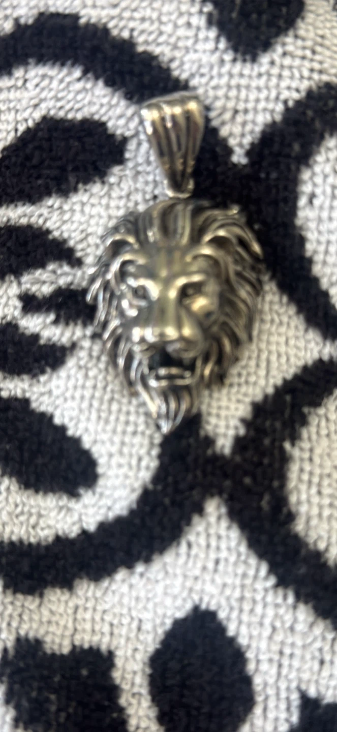 Lion head pendant
