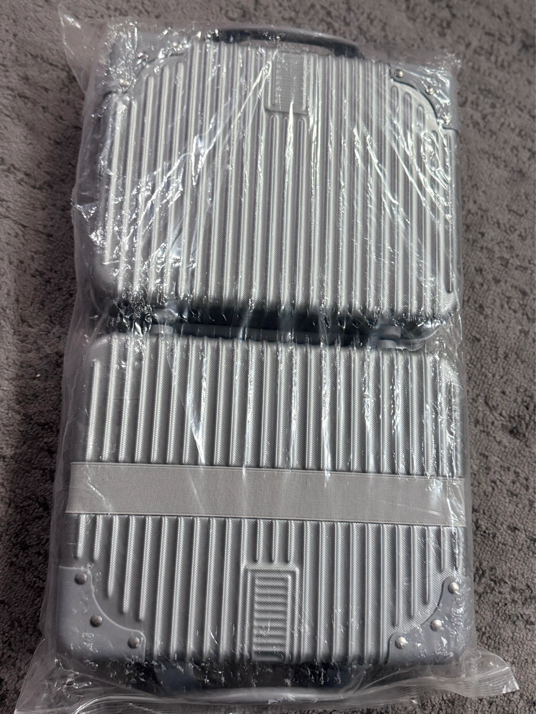Silver 14 in small suitcase - photo 3
