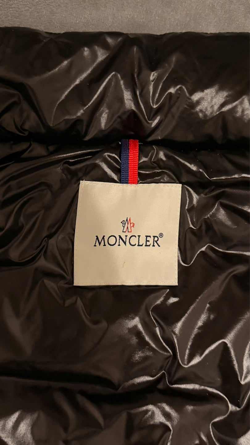 Moncler Puffer Vest - Black Size 3 - photo 4