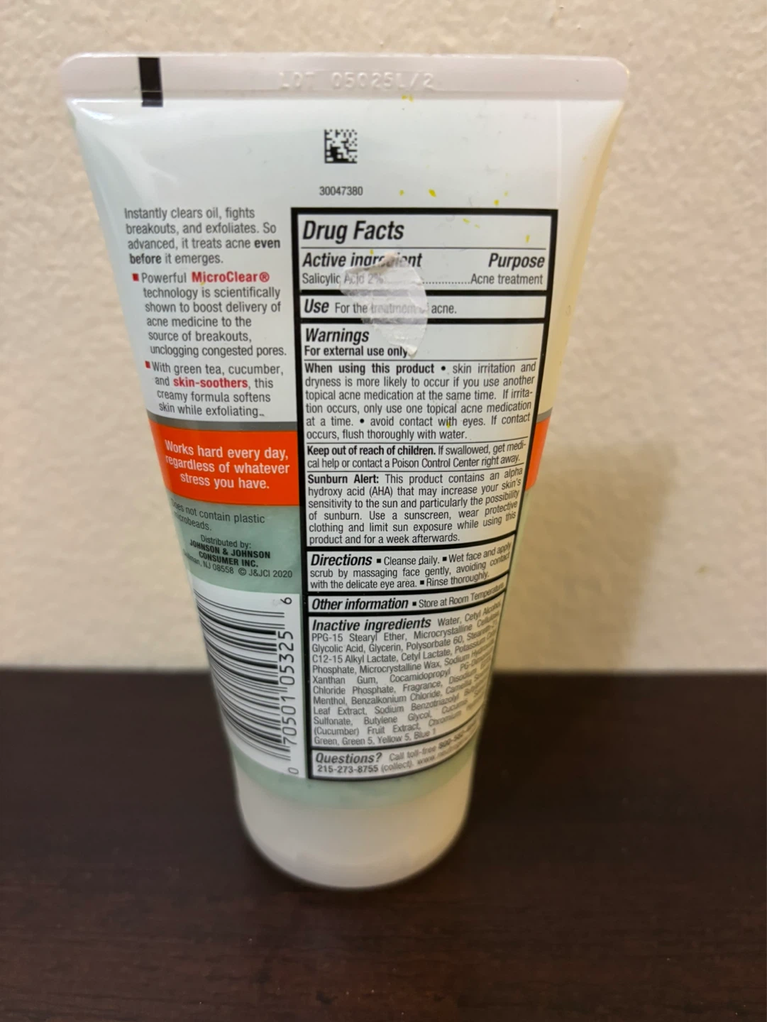 Neutrogena Oil-Free Acne Stress Control Power-Clear Scrub 4.2 oz - photo 2