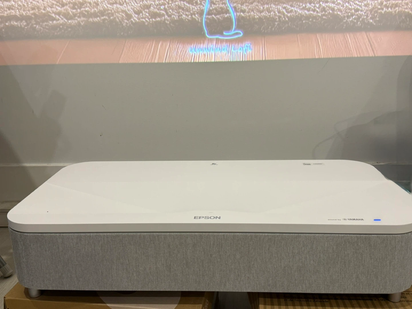 Epson EpiqVision Ultra LS800 4K Smart Streaming Laser Projector - photo 2