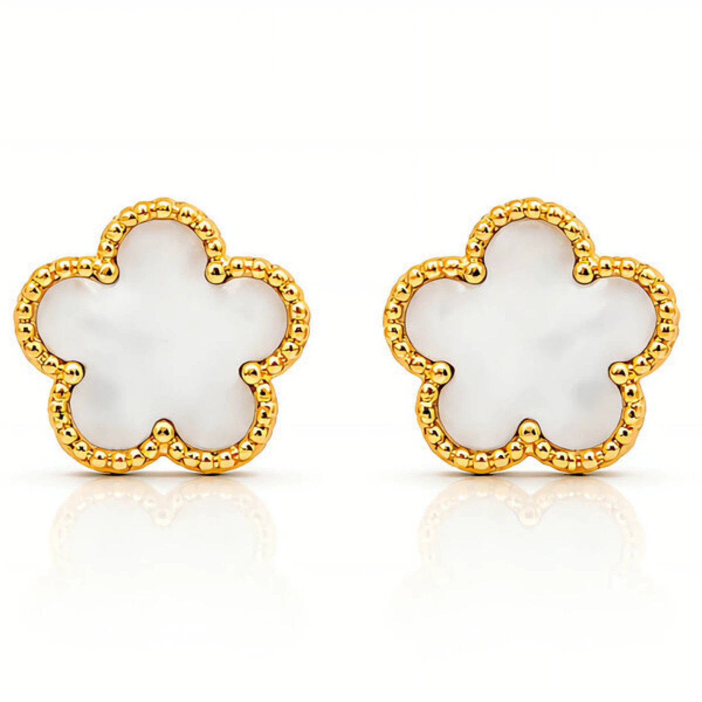Gold Clover Bracelet with Mother of Pearl