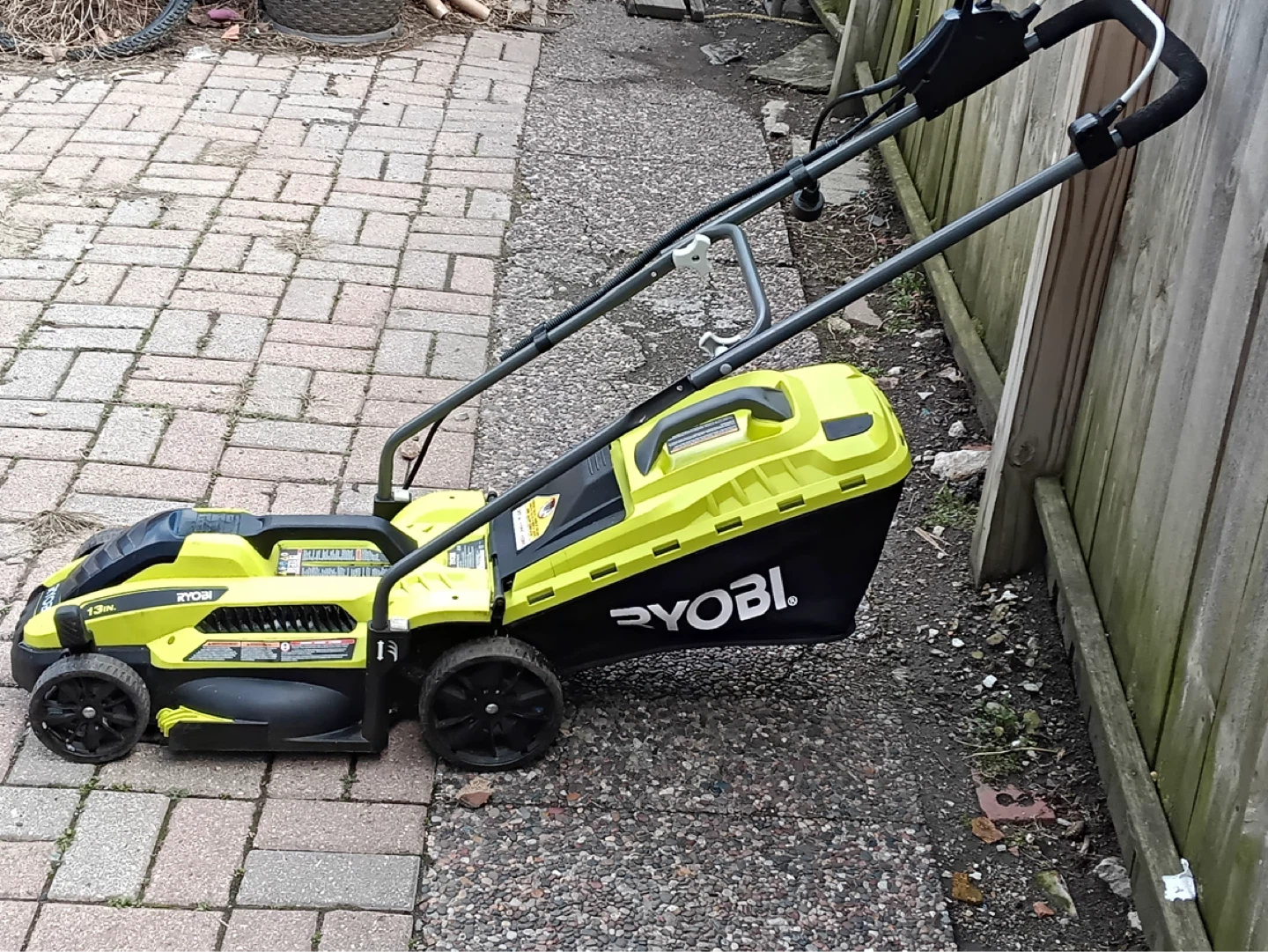 Ryobi 13" Electric Lawn Mower - photo 2