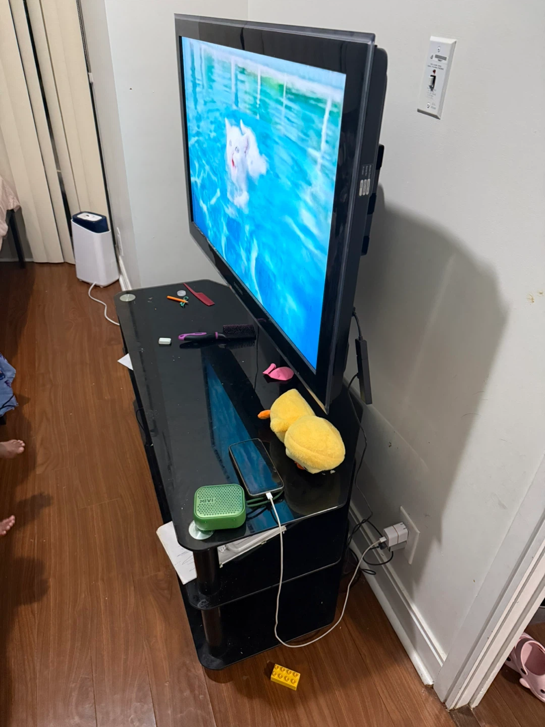 Samsung Flat Screen TV with Stand - photo 2