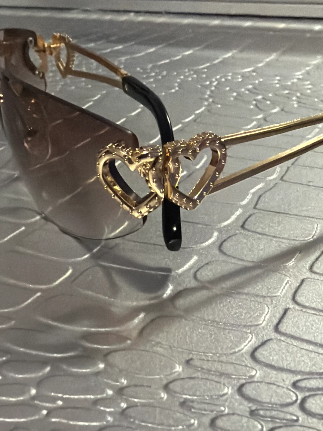 Gold Rimless Sunglasses with Heart Details - photo 2