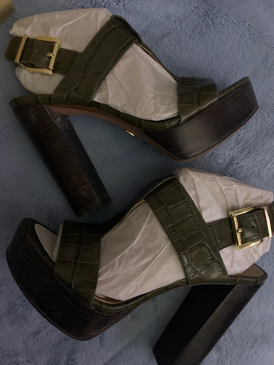 Michael Kors Olive Croc Embossed Platform Heels - Size 8M - photo 5