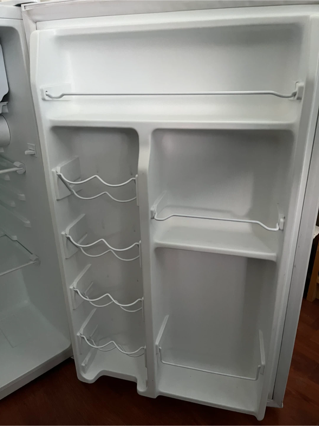 Whirlpool White Mini Fridge - photo 3