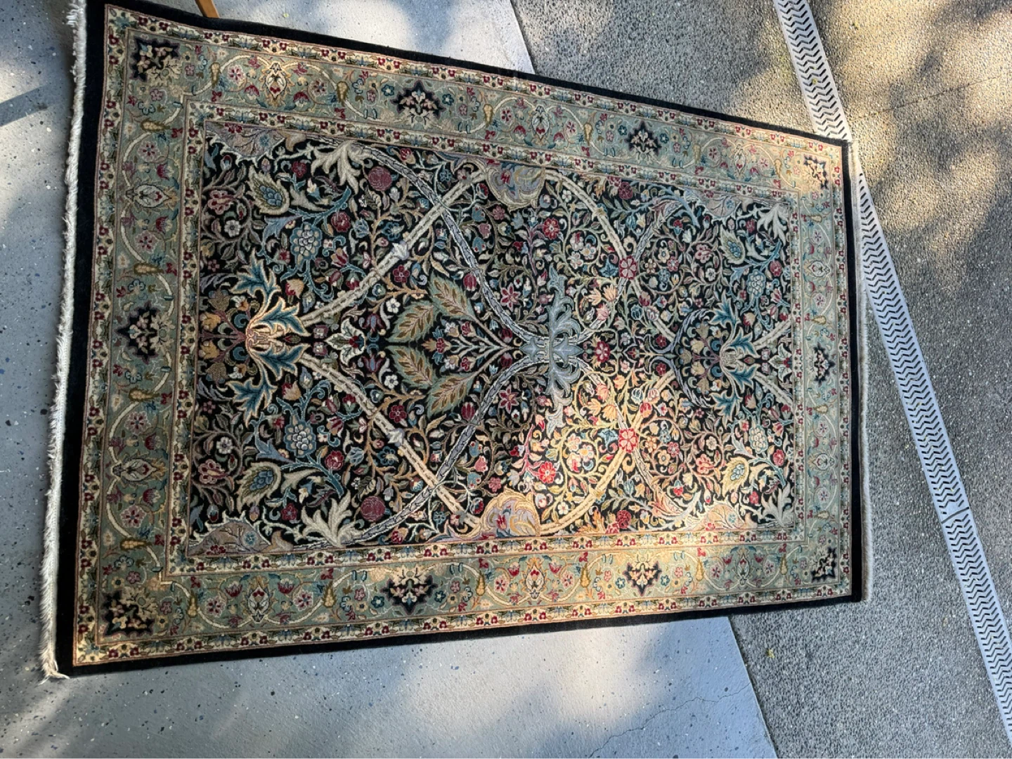 Oriental Area Rug - 4' x 6' - photo 5