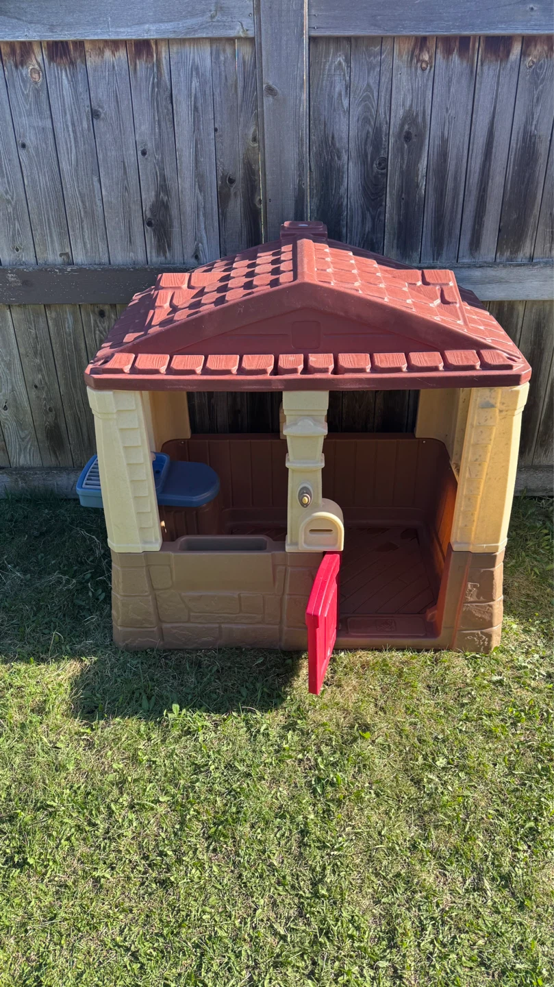 Little Tikes Cozy Coupe Play House