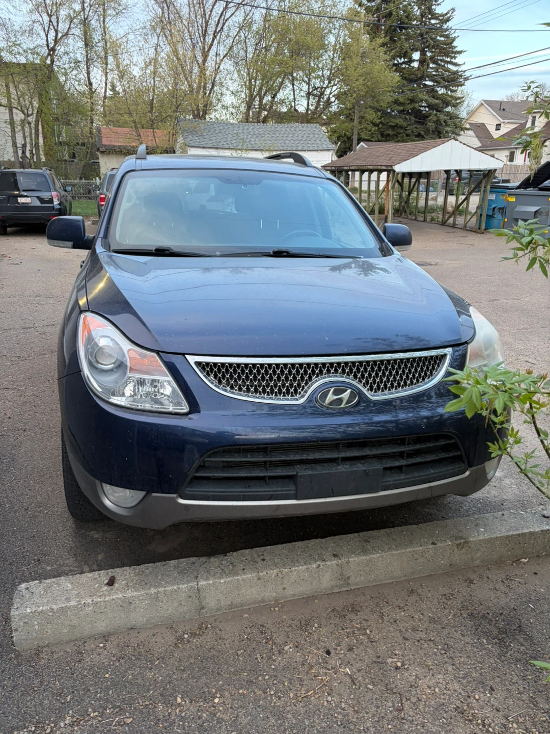 Blue Hyundai Veracruz SUV