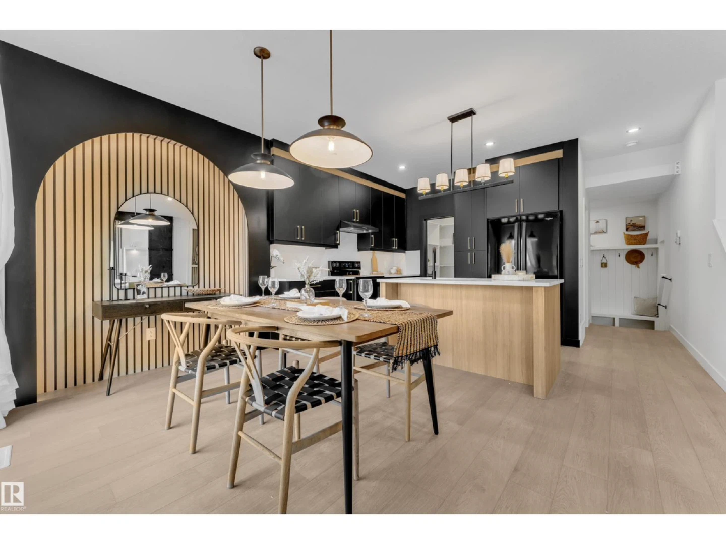 Beautifully Modern Home - photo 4