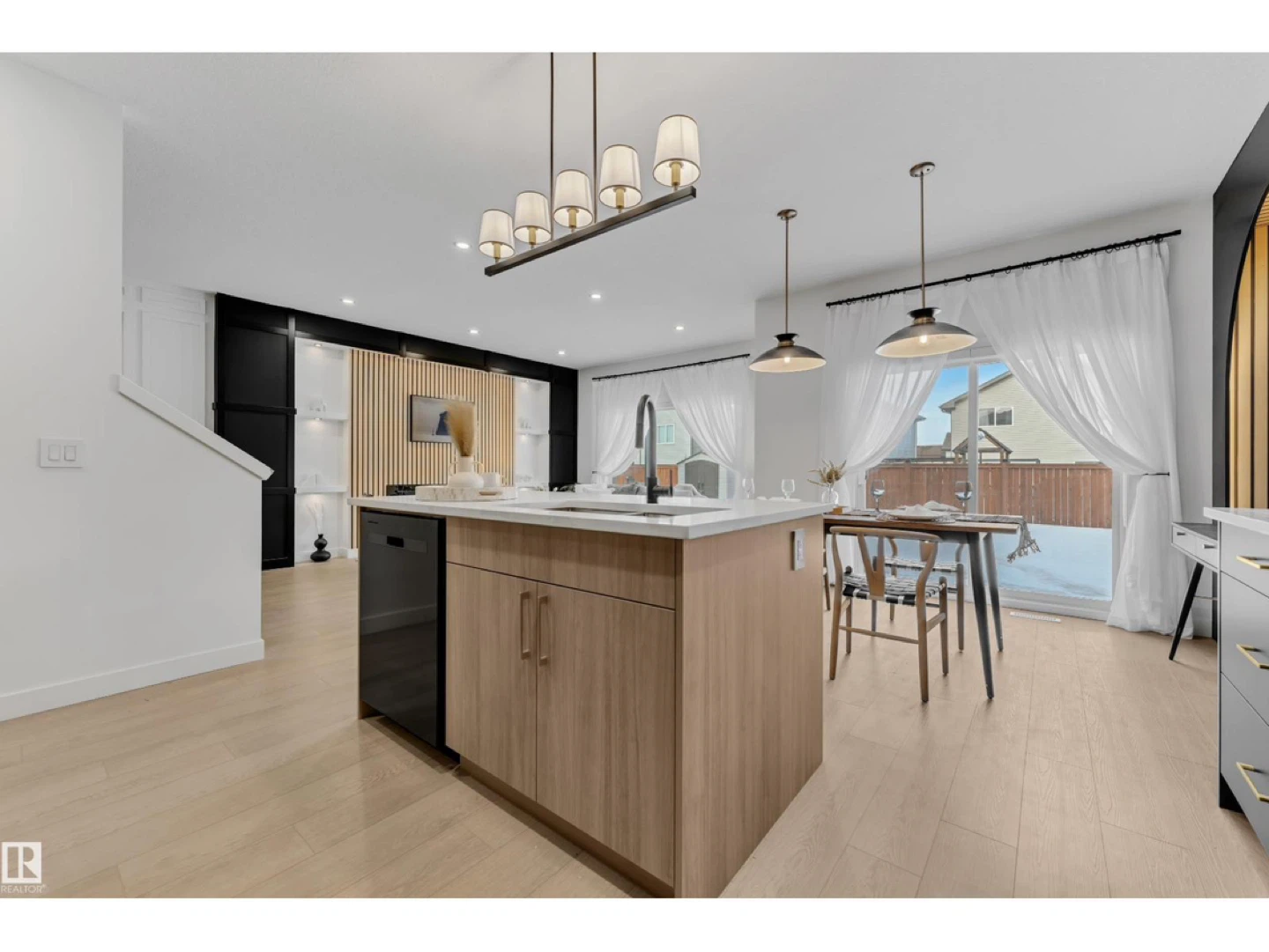 Beautifully Modern Home - photo 5