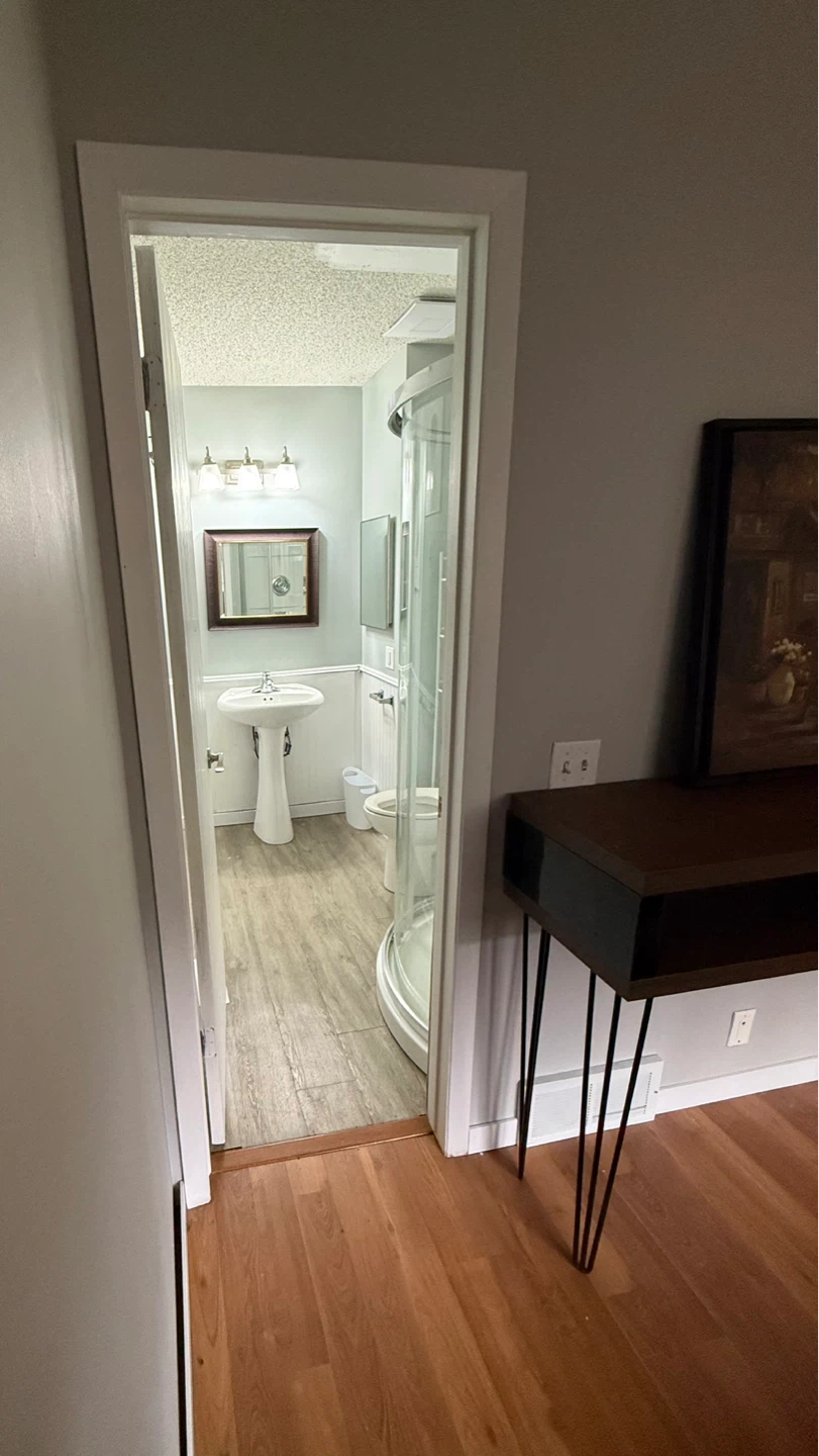 Bedroom for Rent City of Airdrie Downtown - photo 3