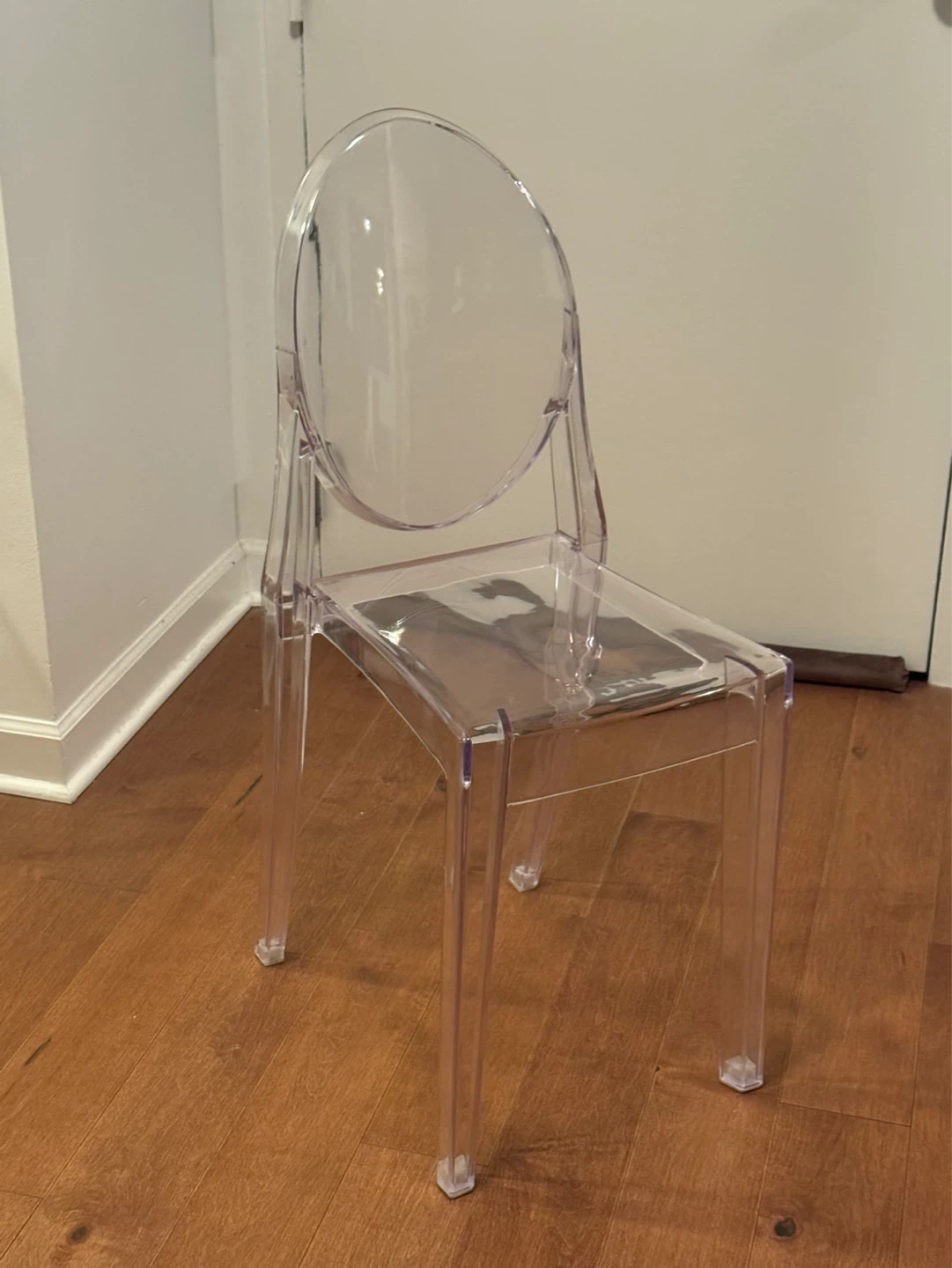 Victoria Ghost Chair - Clear (2 un. available)
