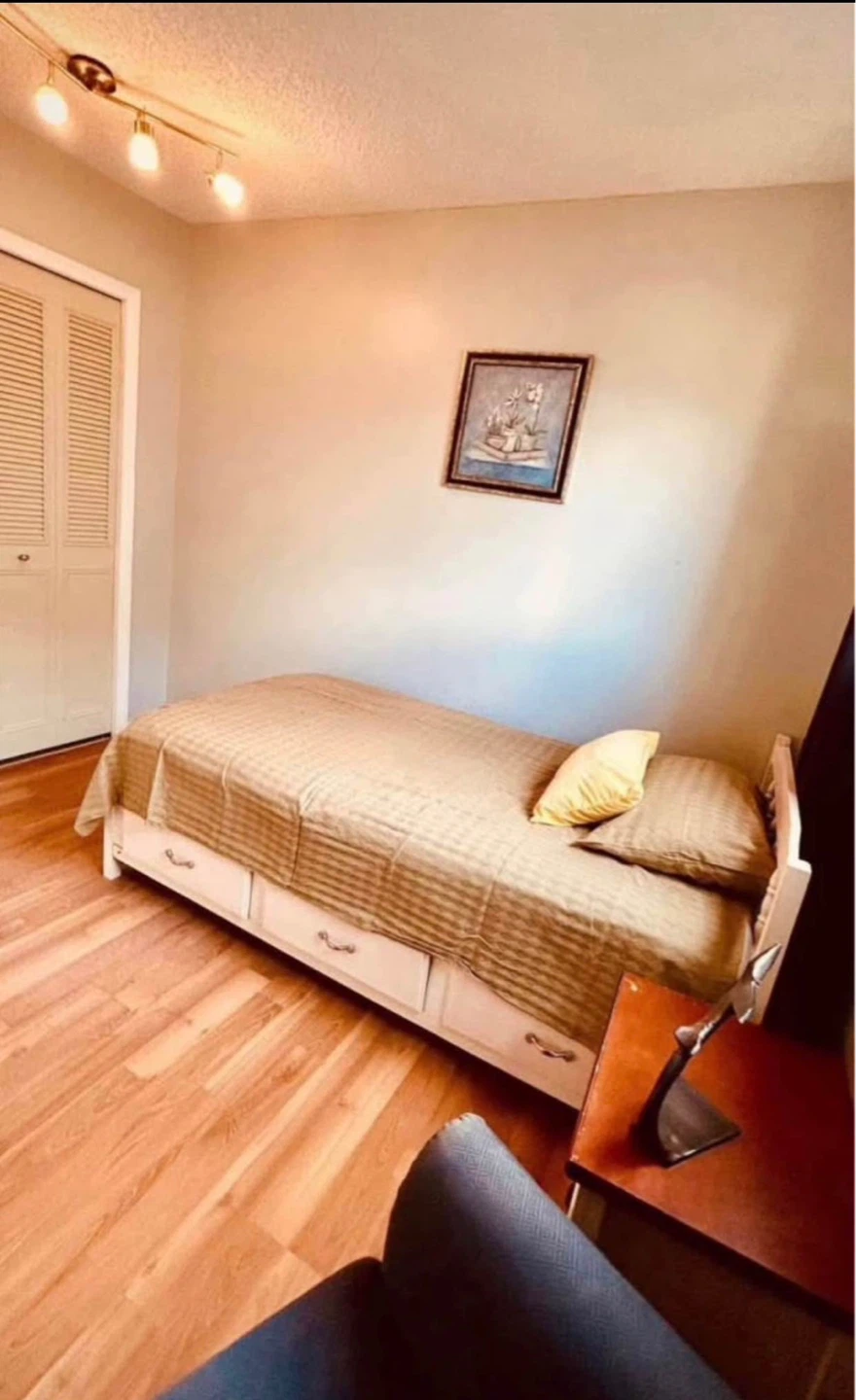 Bedroom for Rent City Airdrie Downtown