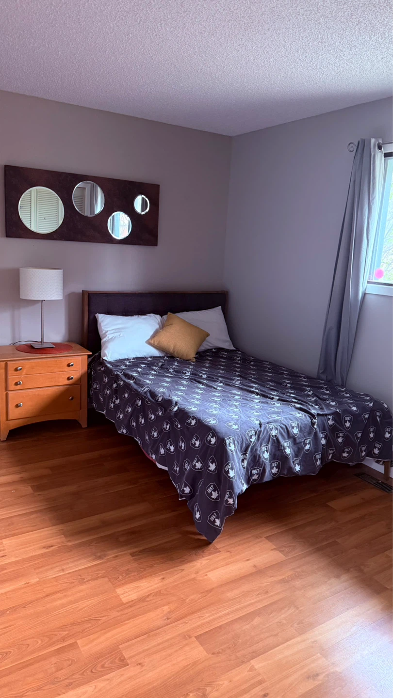 Bedroom for Rent City Airdrie Downtown