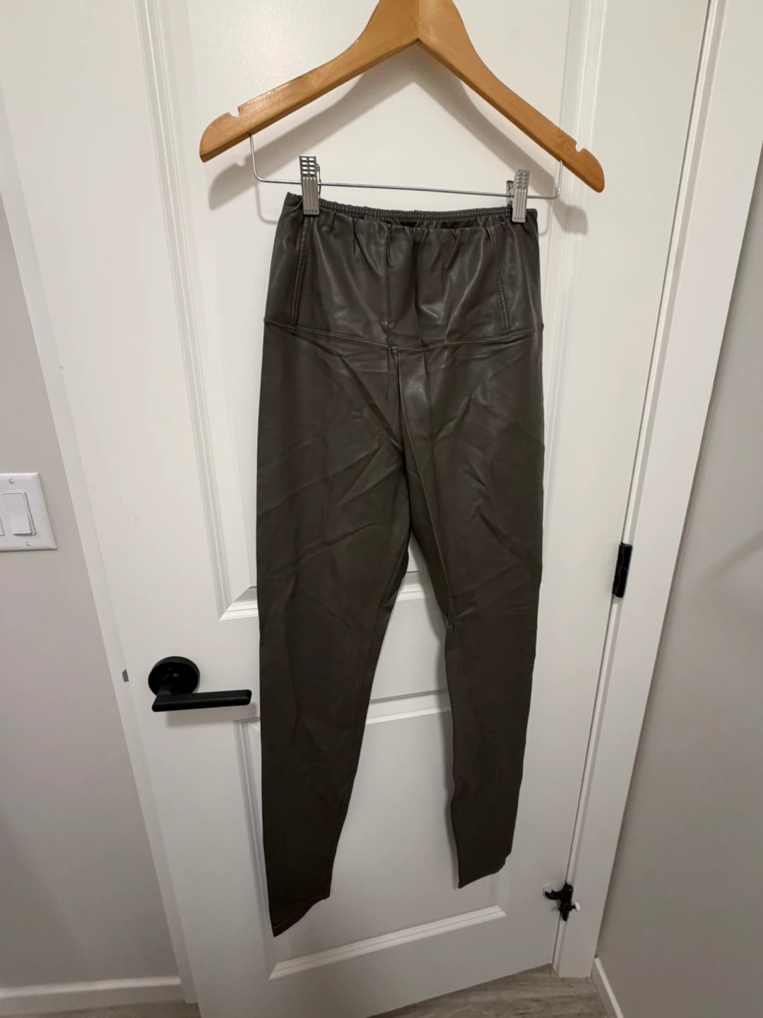 Wilfred Free Faux Leather Leggings Grey Size Medium