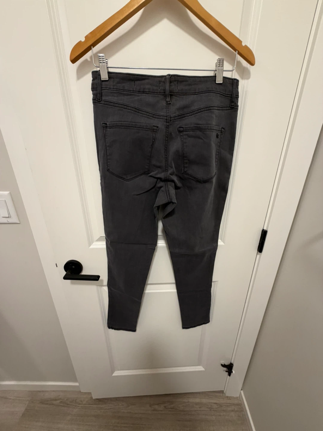 Jessica Simpson High-Rise Ankle Jeans Size 6 - photo 2