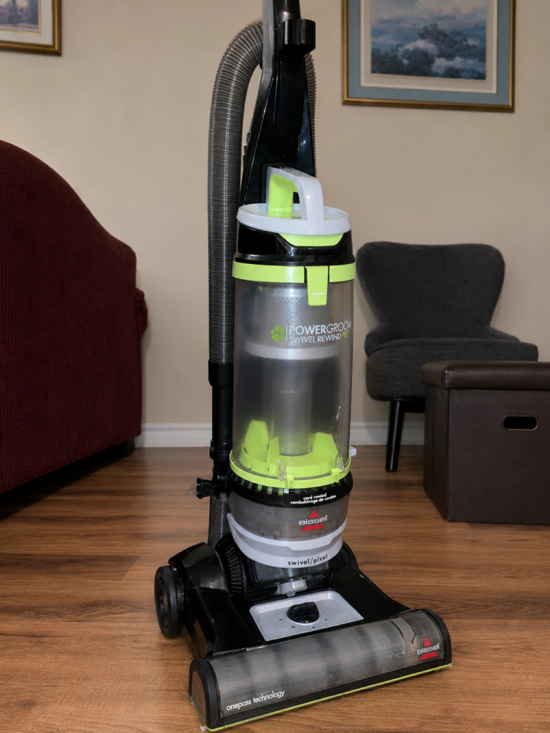BISSELL Bagless Pet Vacuum. Power Groom