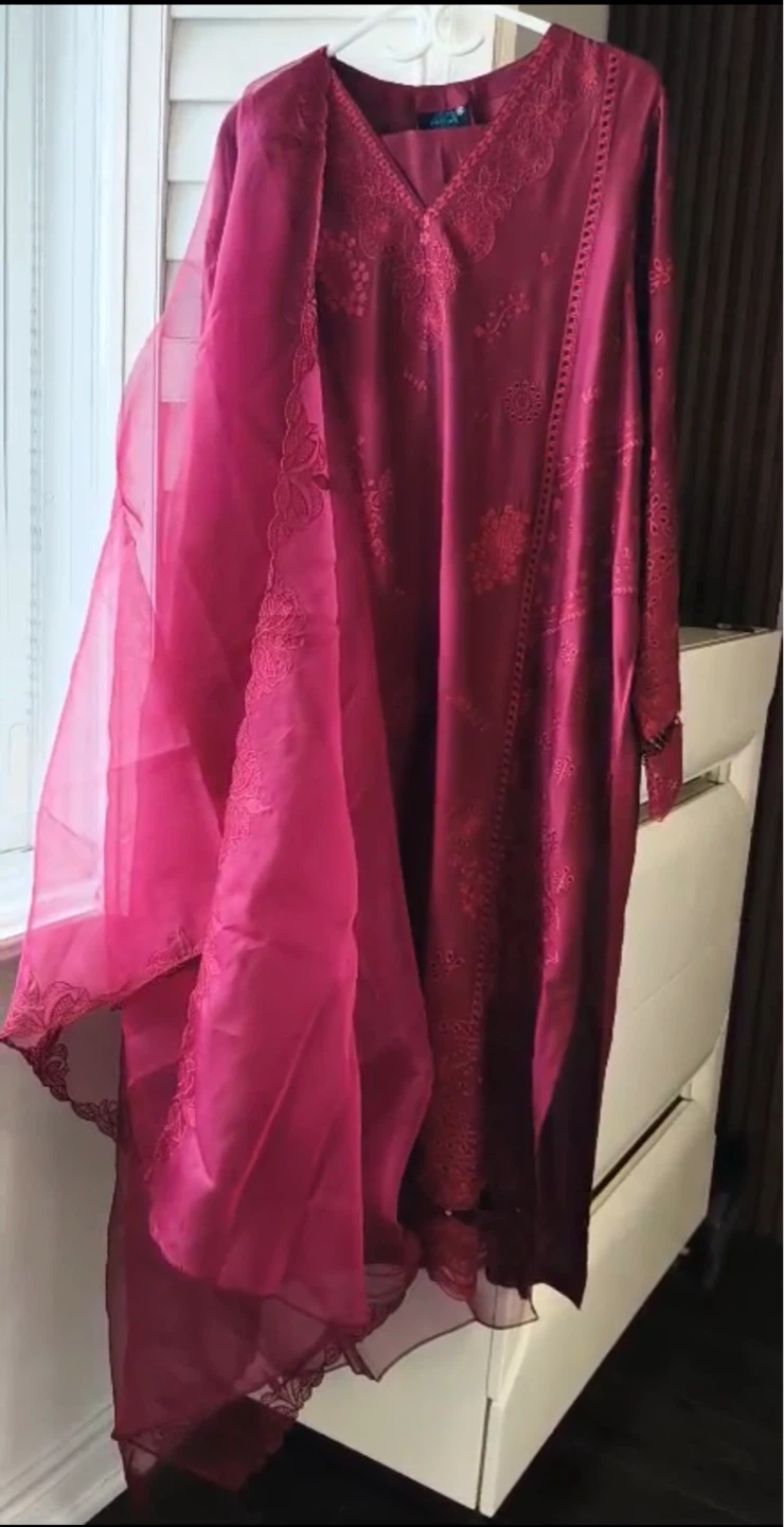 Women's Embroidered Kurta and Dupatta set - photo 2