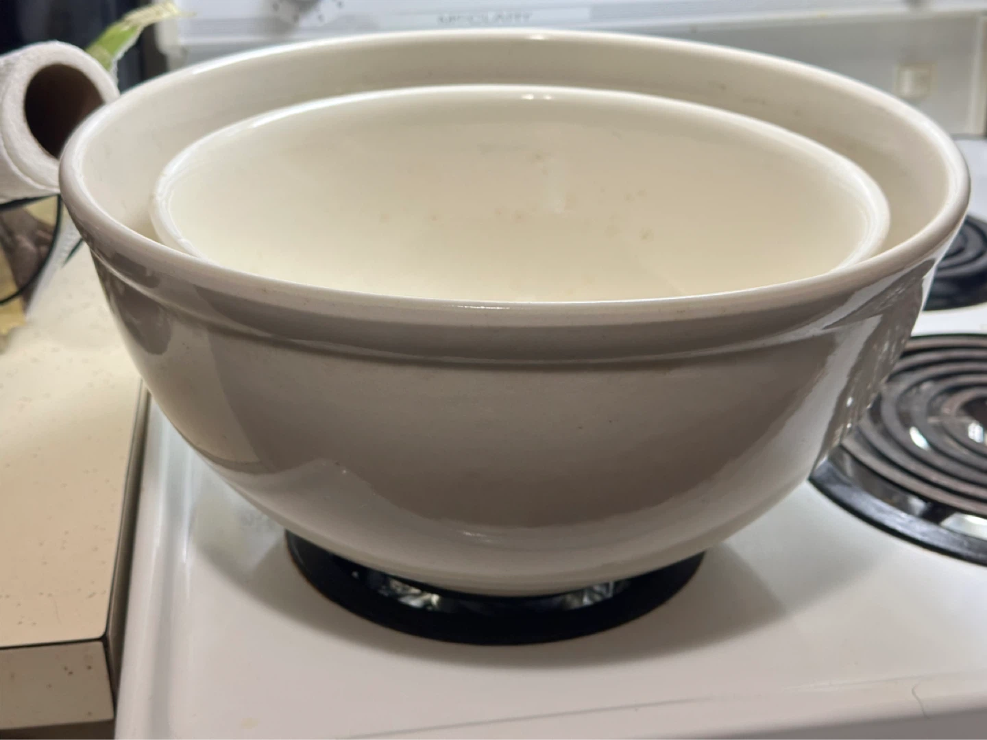 Very large and hard to find #10,12 Medalta White Bread Bowl