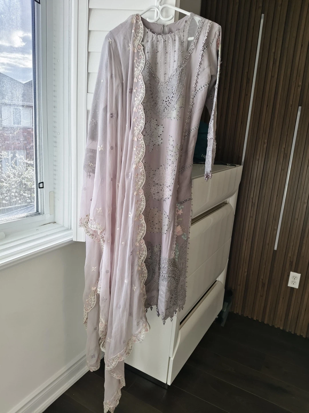 Elegant Embroidered Kameez with Dupatta - photo 2