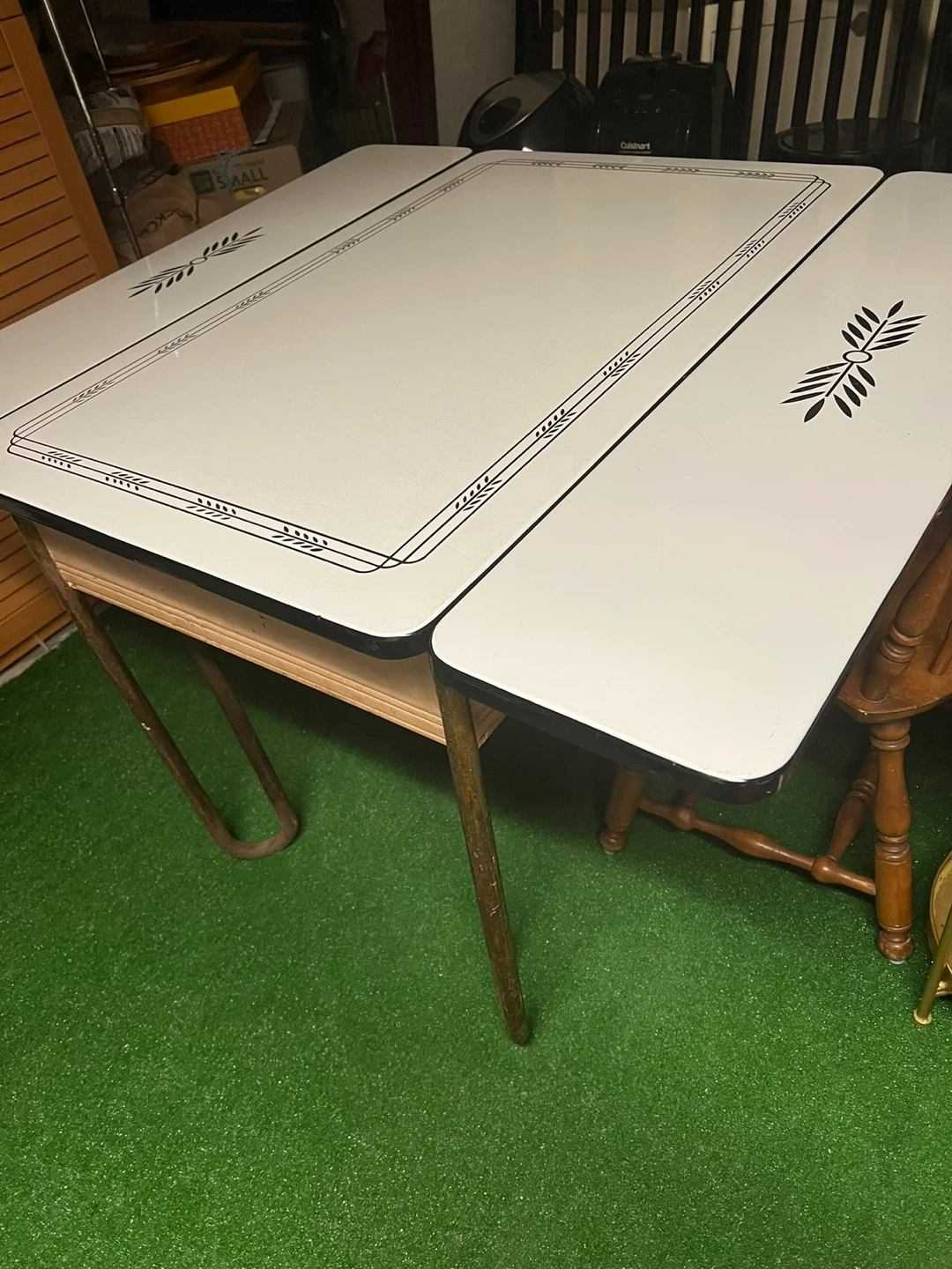 White Extendable Dining Table with Mid-Century Legs