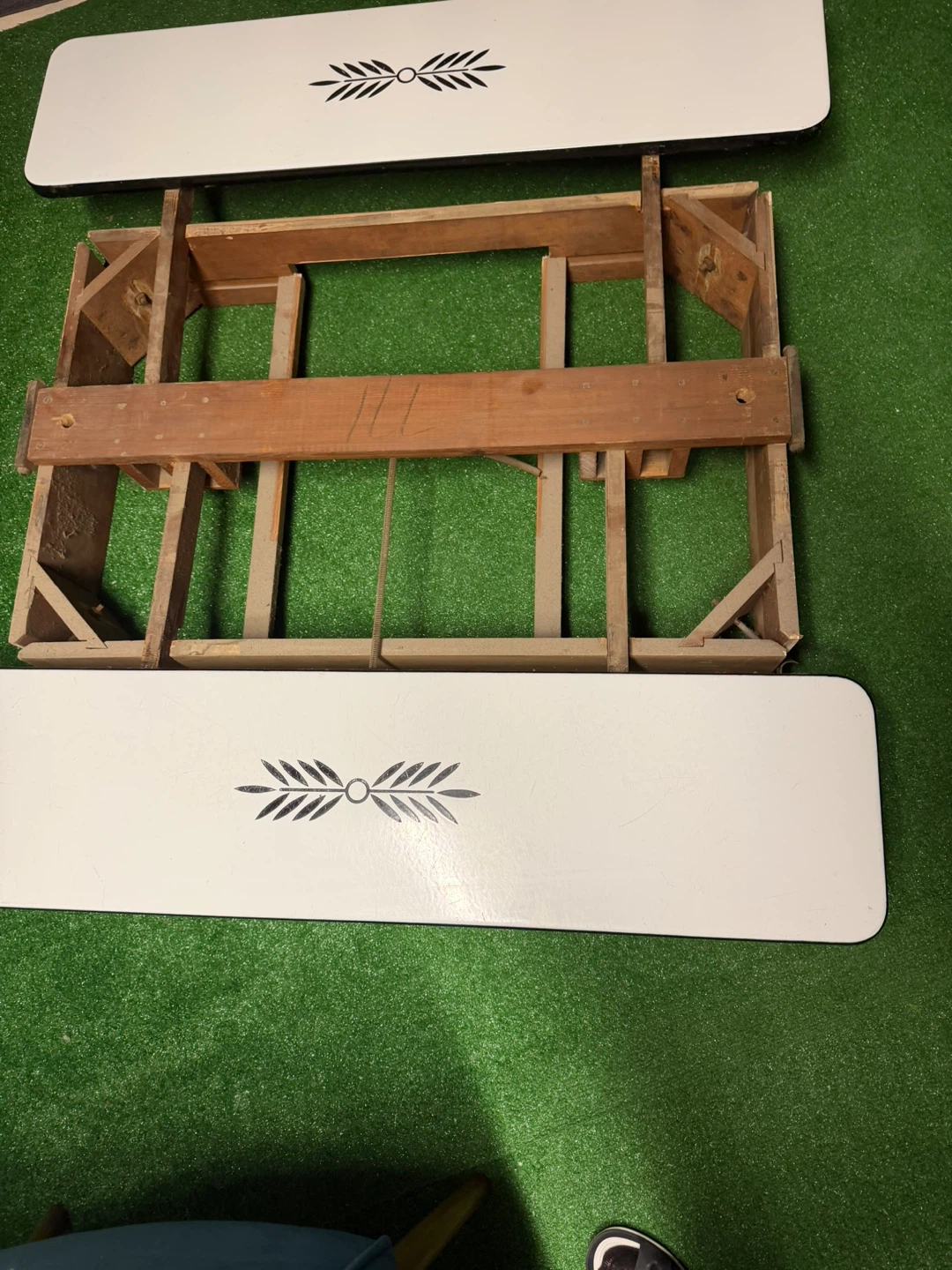 White Extendable Dining Table with Mid-Century Legs - photo 4
