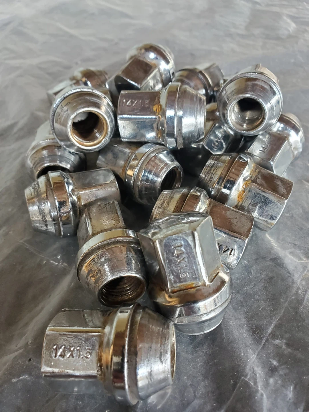 17" rims with nuts fits Gmc - photo 4