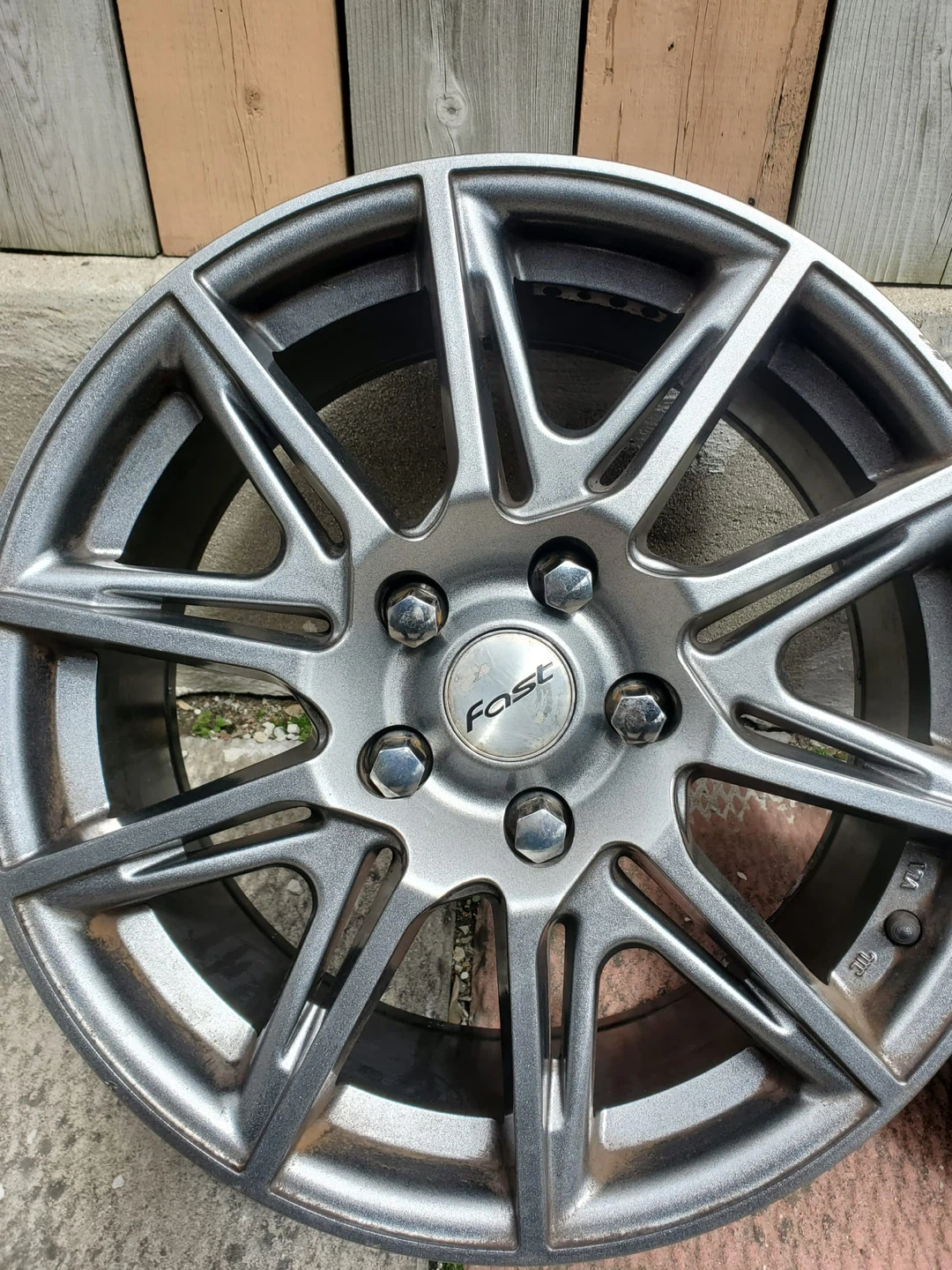 17" rims with nuts fits Gmc - photo 2