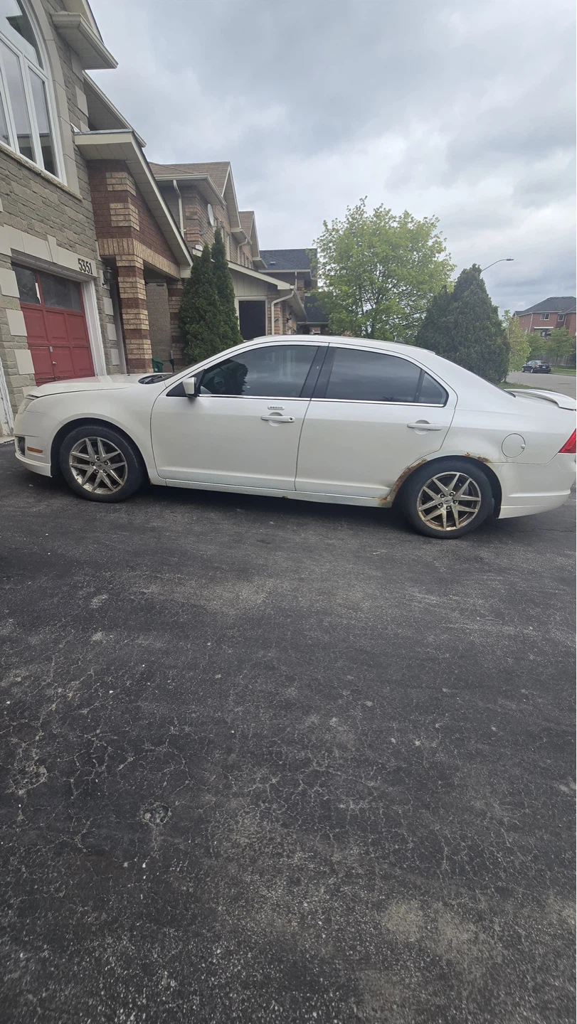 White Ford Fusion Sedan - photo 3