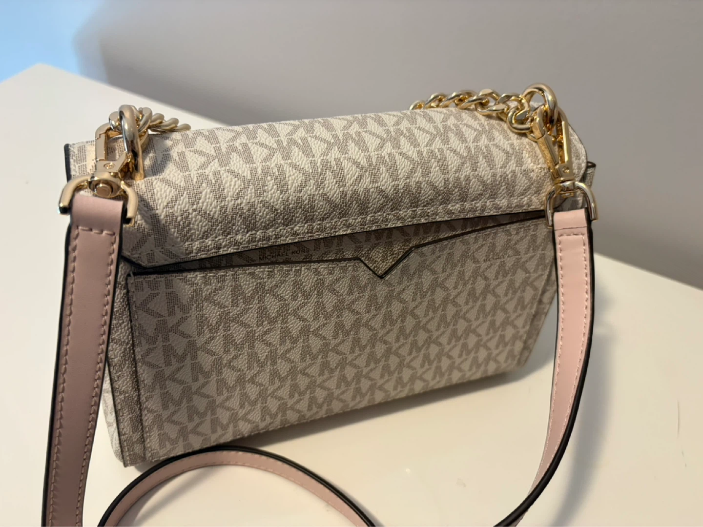 Authentic Michael Kors Handbag - photo 4