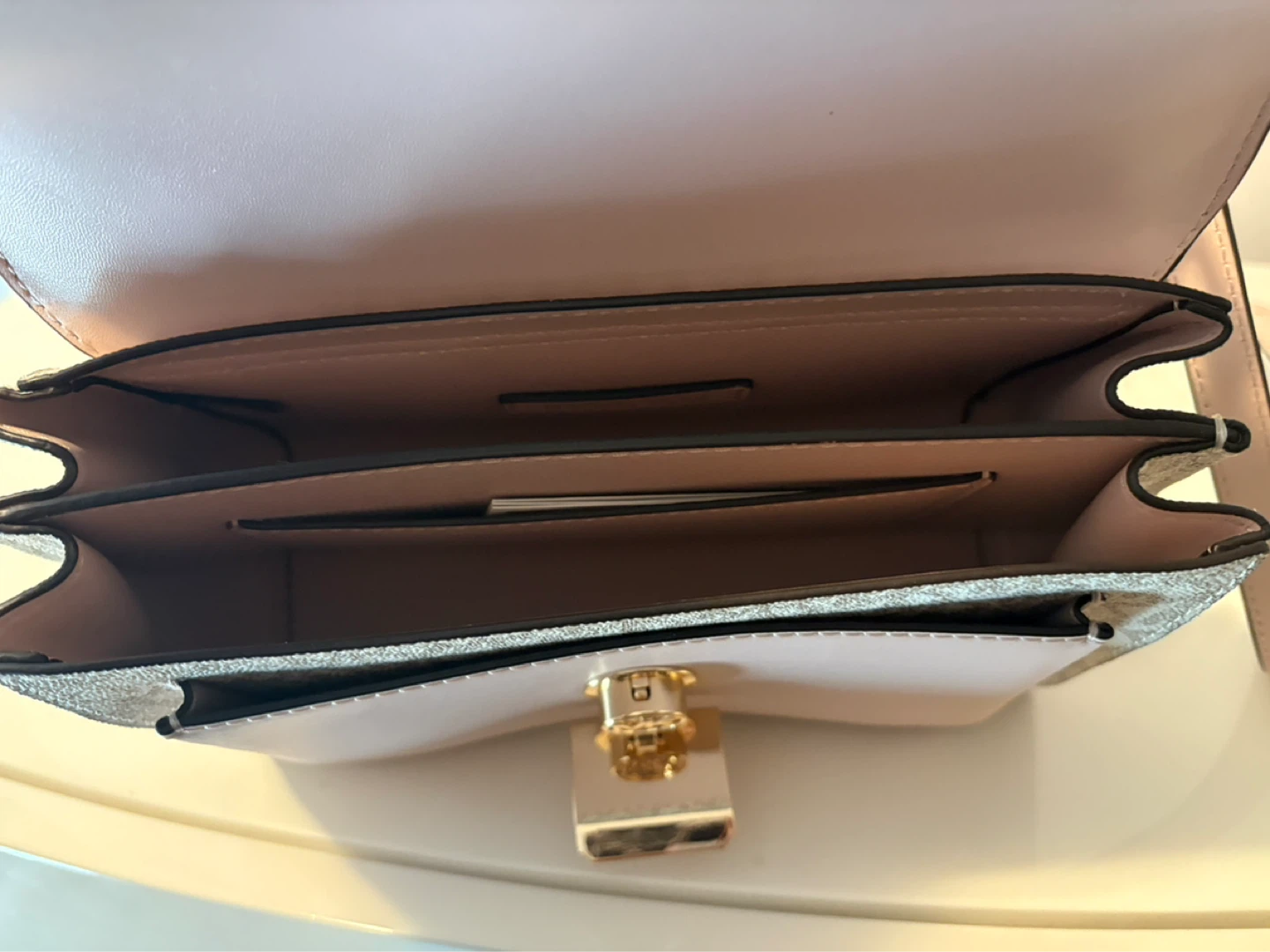 Authentic Michael Kors Handbag - photo 5