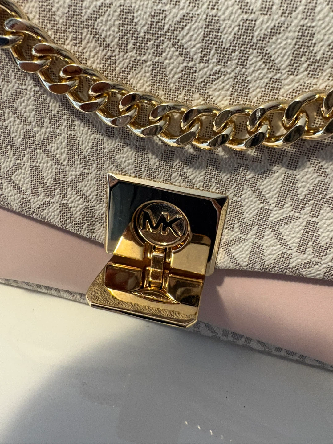 Authentic Michael Kors Handbag - photo 3