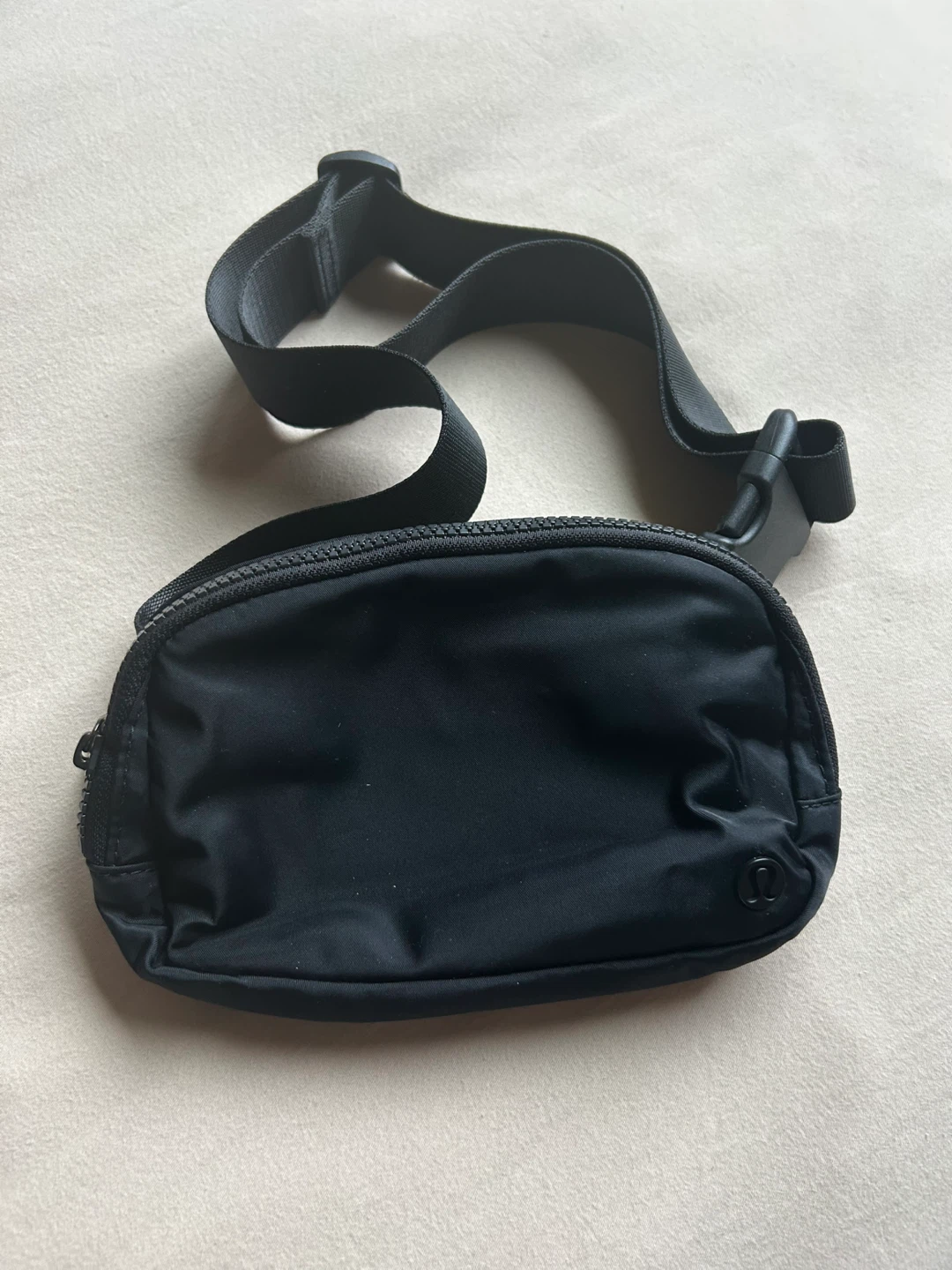 Lululemon Everywhere Belt Bag - Black - photo 3
