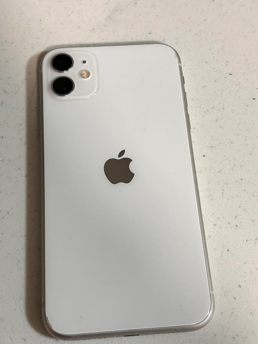 Apple iPhone 11 - White