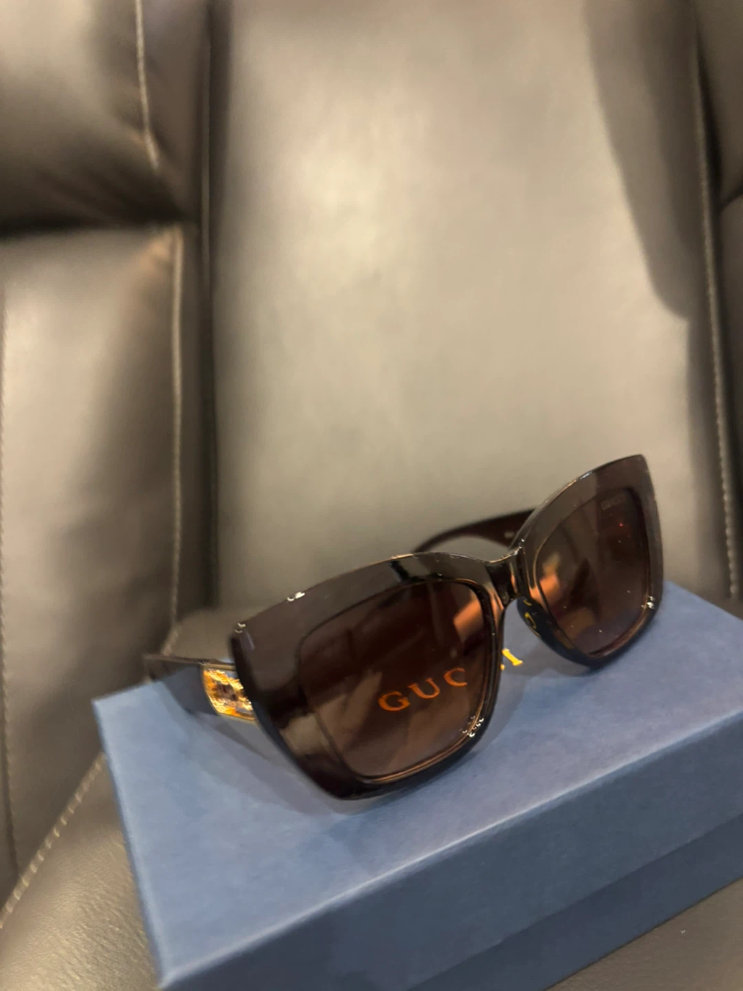 Sunglasses with box - photo 5