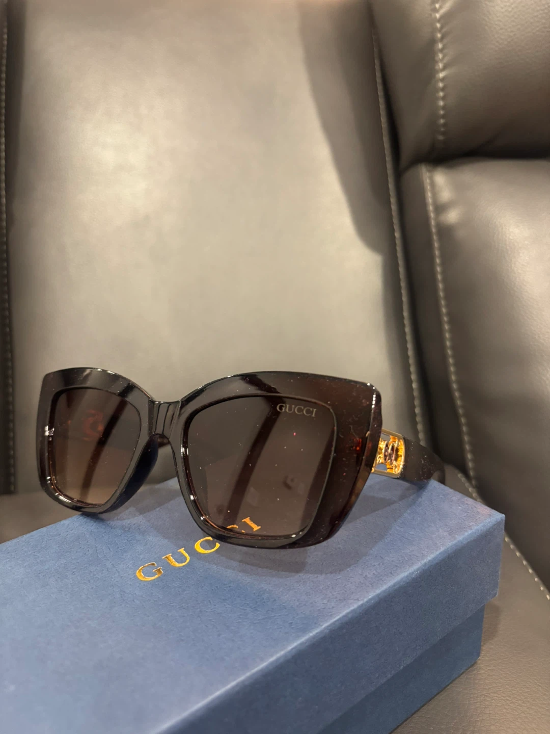 Sunglasses with box - photo 3