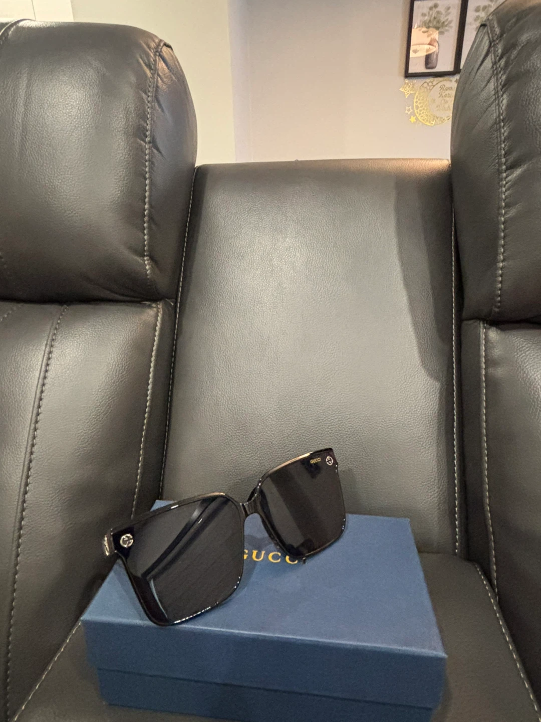 Sunglasses with box - photo 2