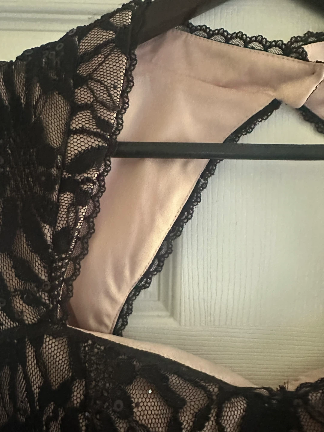 Black Lace Maxi Dress with Slit - Le Chateau - photo 4