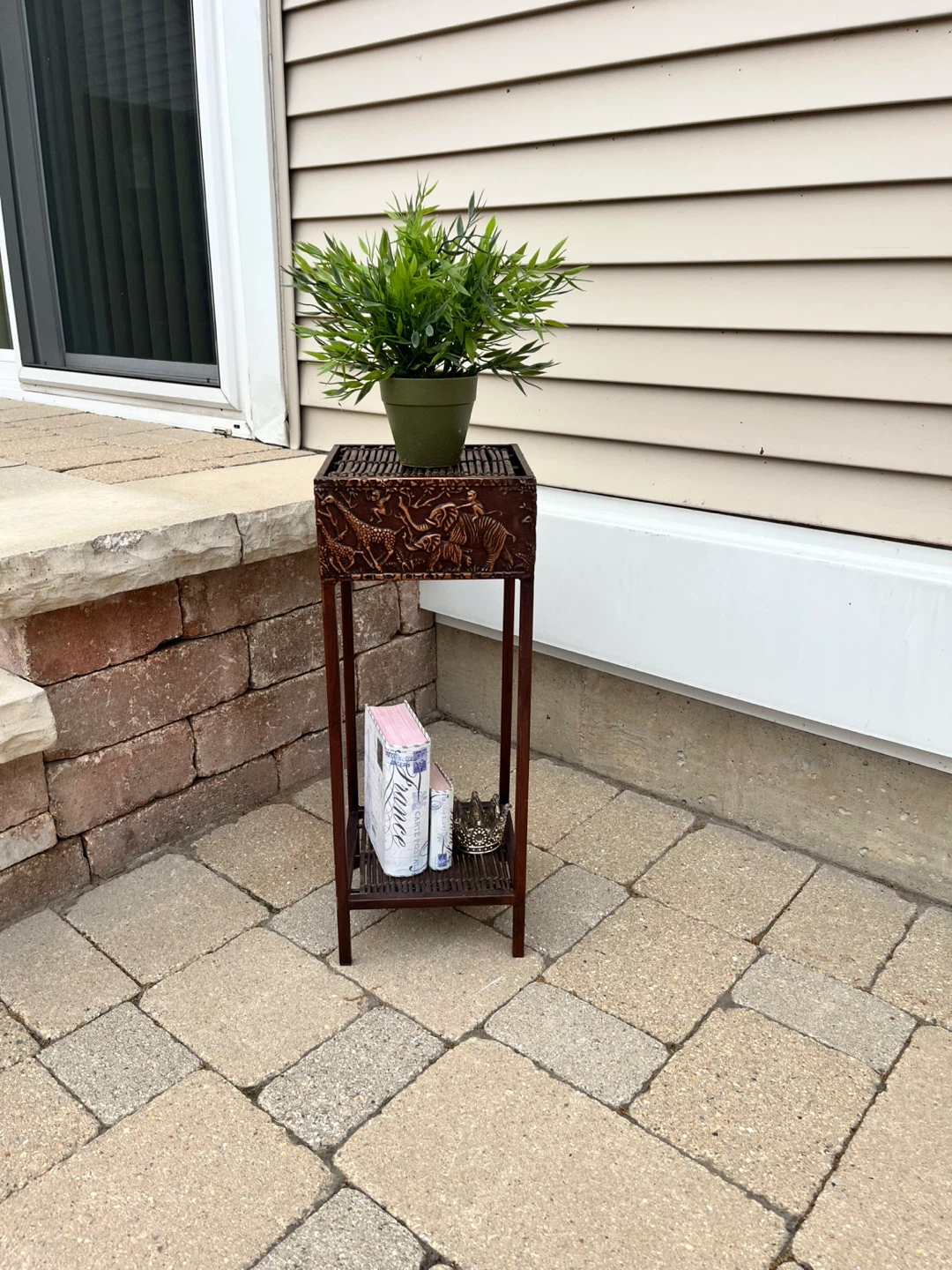 UNIQUE SAFARI THEME PLANT/SIDE TABLE