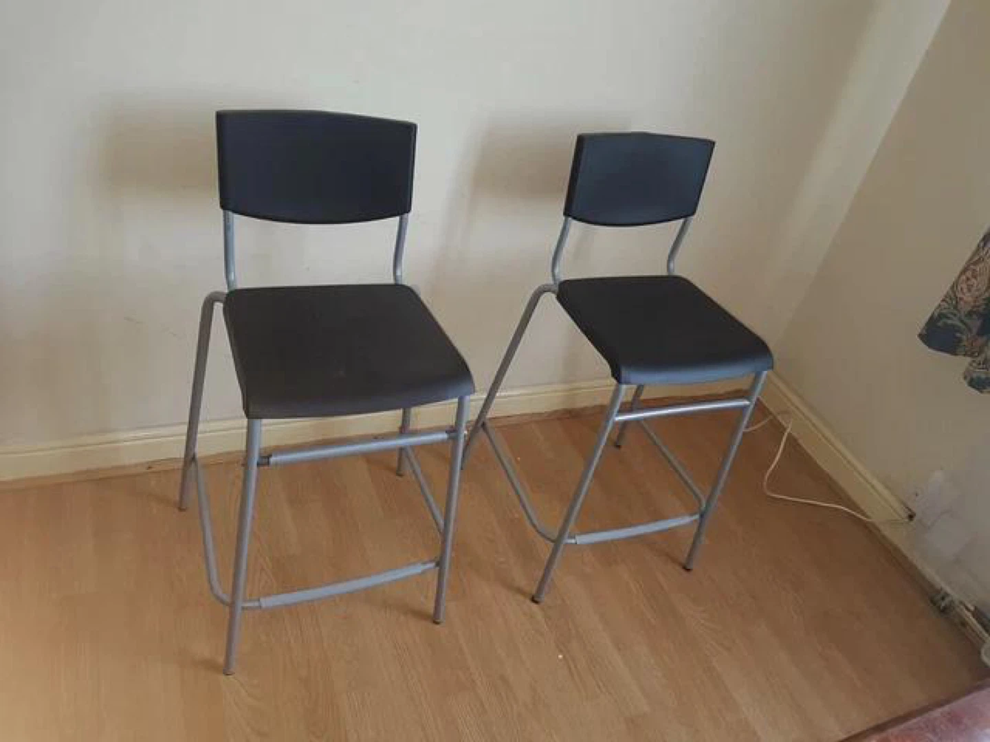 Set of 2 Black Bar Stools with Silver Metal Frame