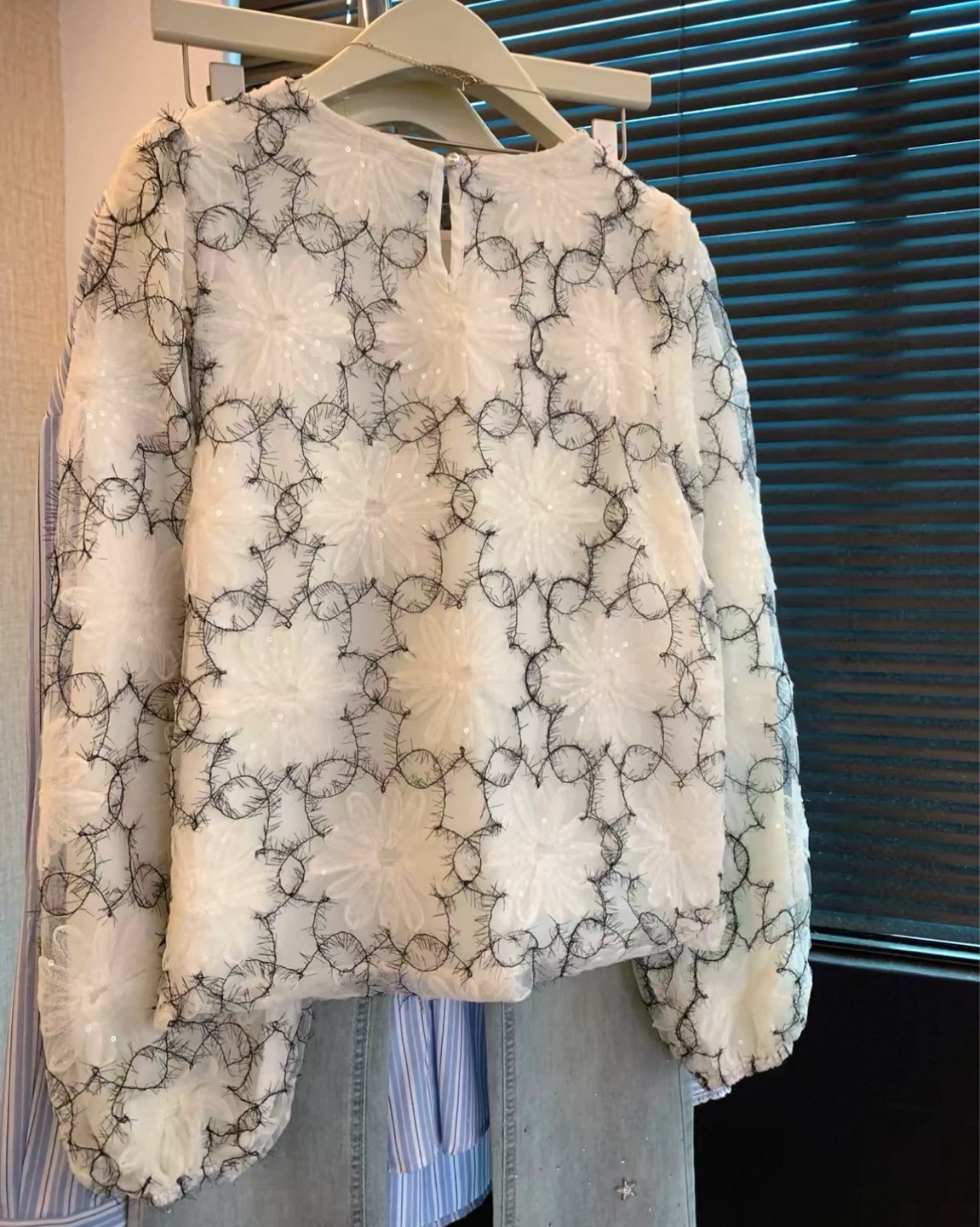 Beautiful White Embroidered Sheer Blouse Size M - photo 2