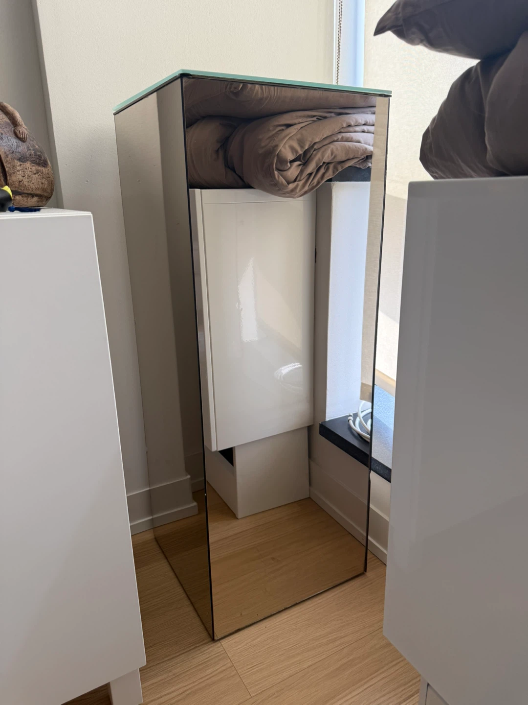 Mirrored Pedestal Stand