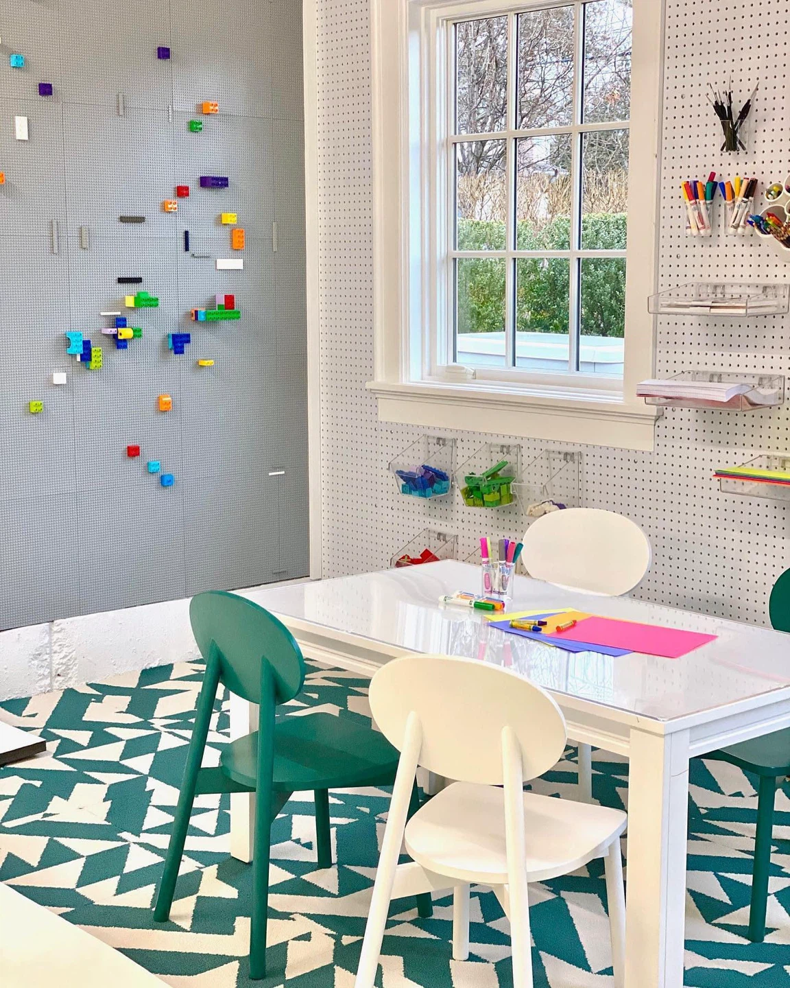 Crate & Barrel kids Adjustable Table and 4 Chairs - photo 3