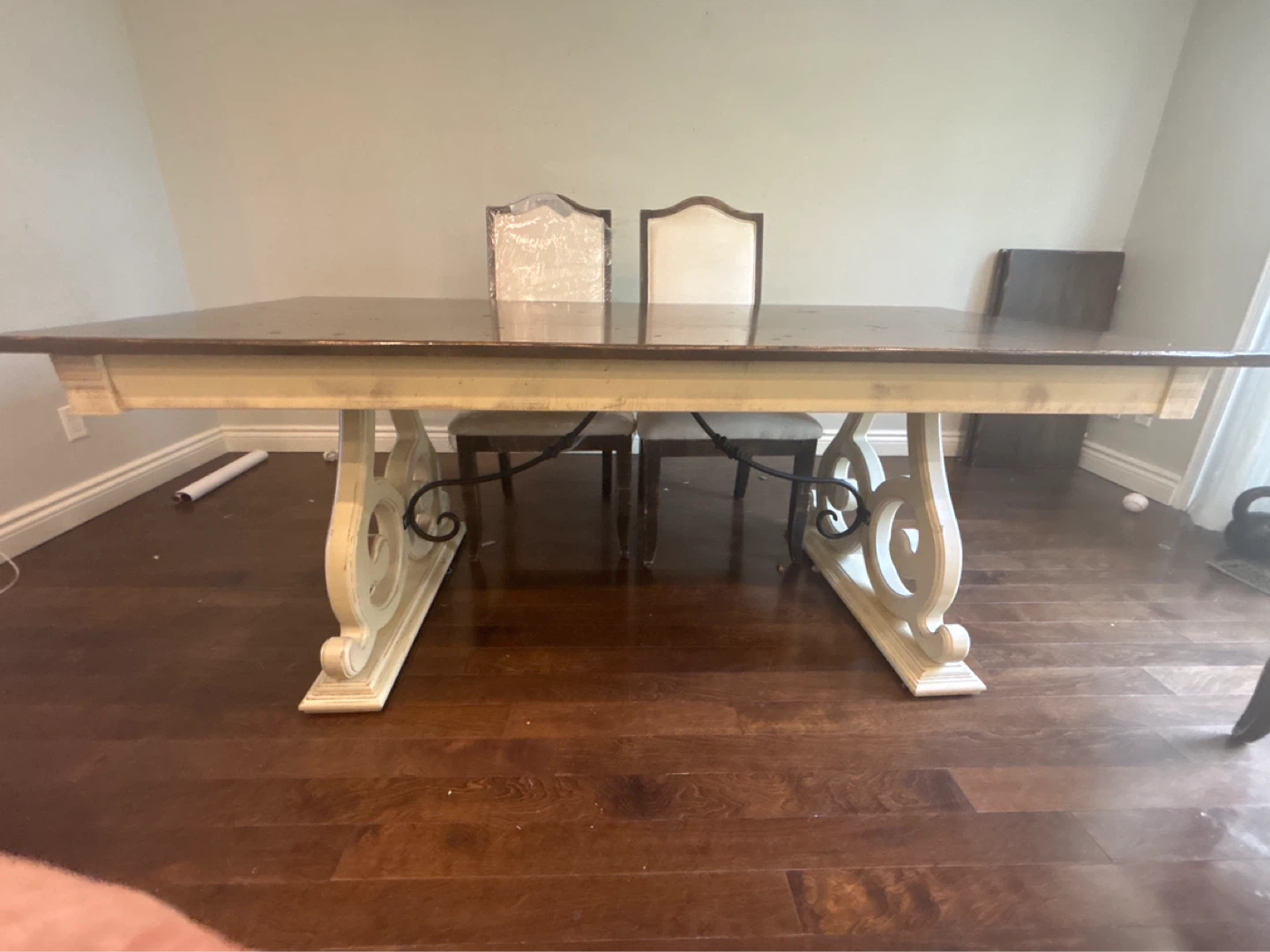 MUST GO ( moving sale )Extendable Dining Table with 4 Chairs - photo 4