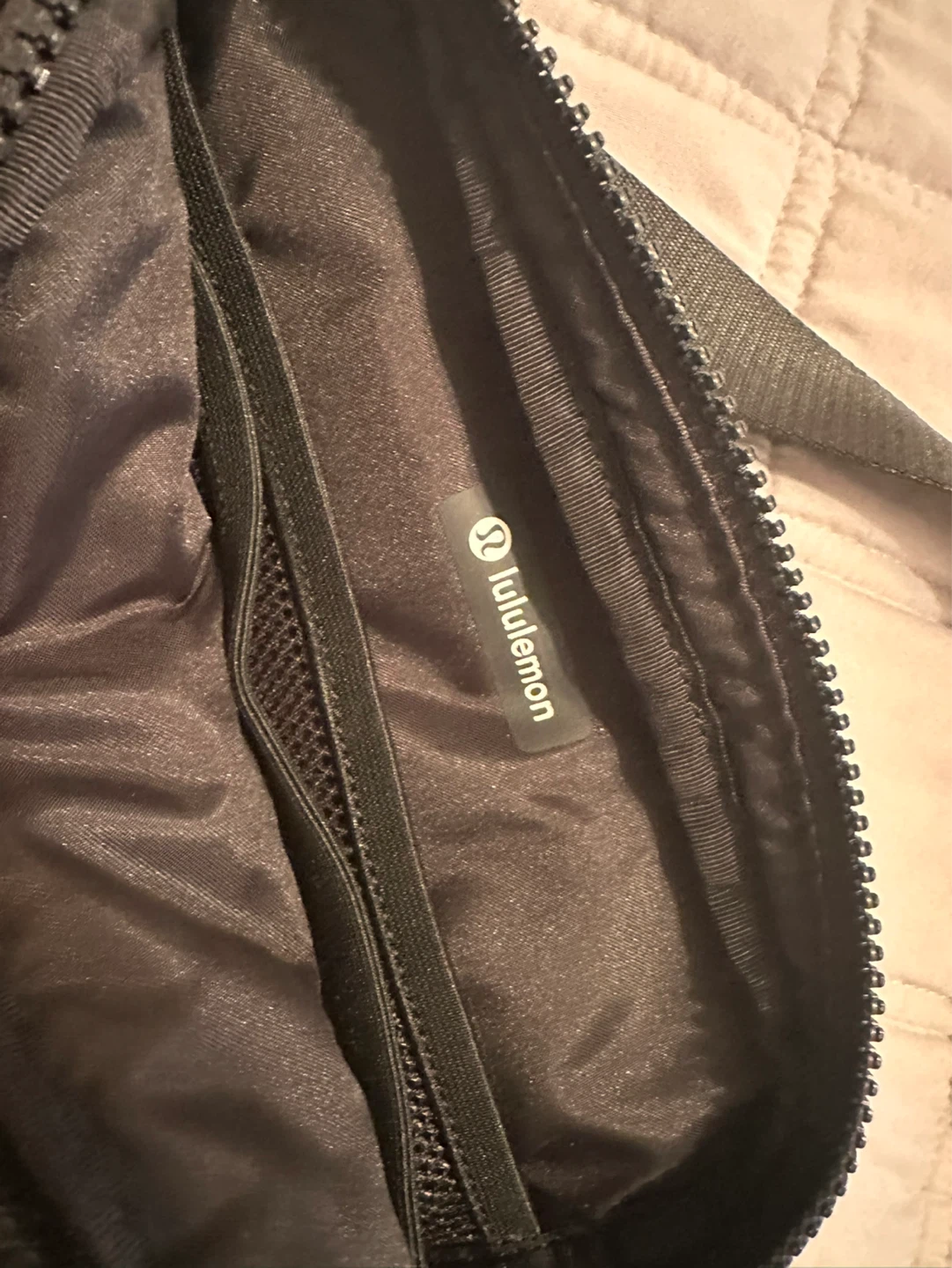 Lululemon Black Quilted Belt Bag - photo 4
