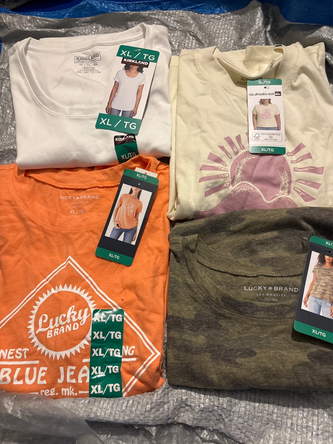 Lucky Brand, Quiksilver, and Kirkland Signature T-Shirts XL/TG