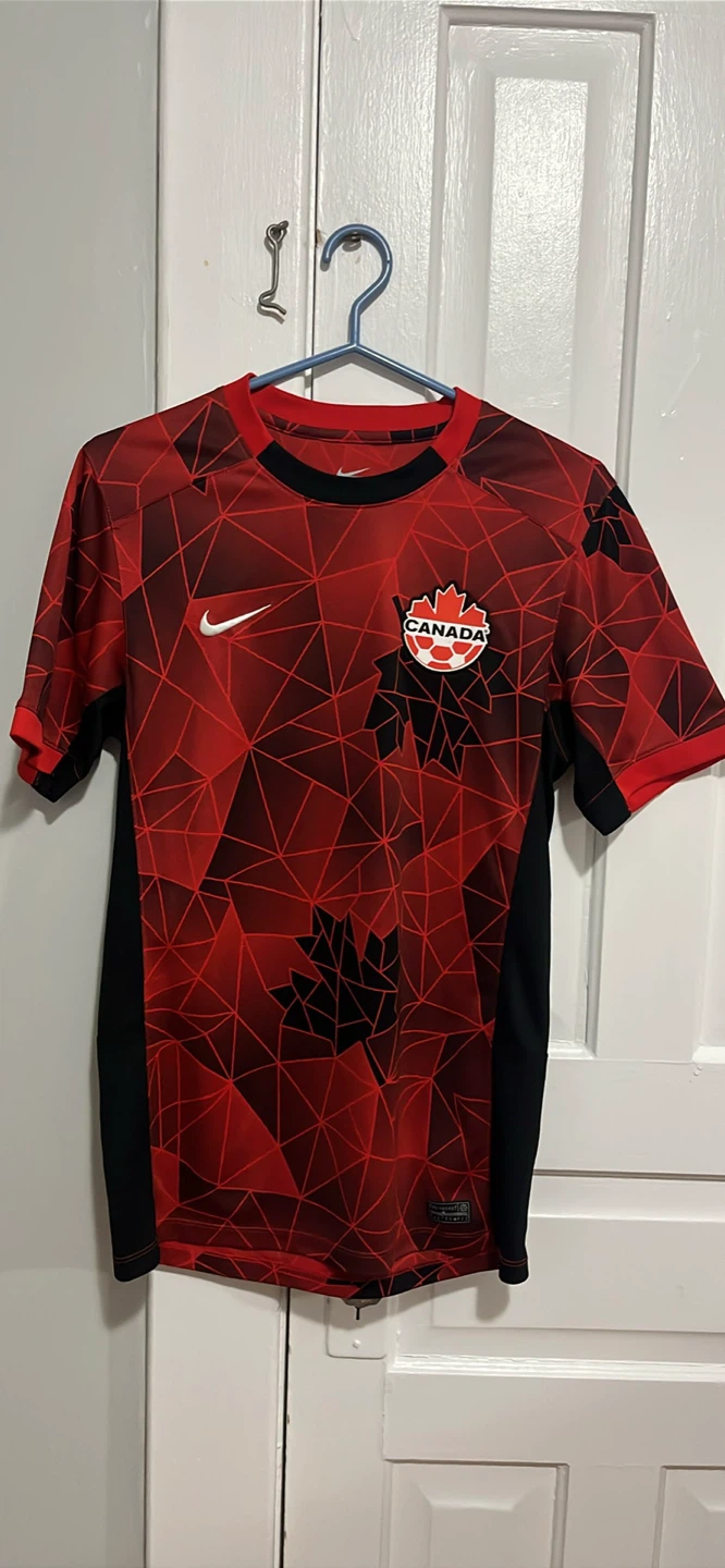 Nike Women's (Men’s Version) Canada 2023/24 Home Jersey - Size S