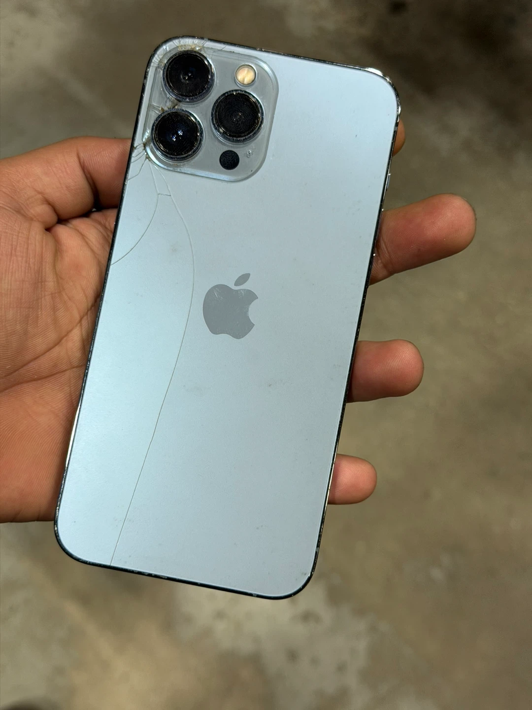 iPhone 13 Pro max - photo 3